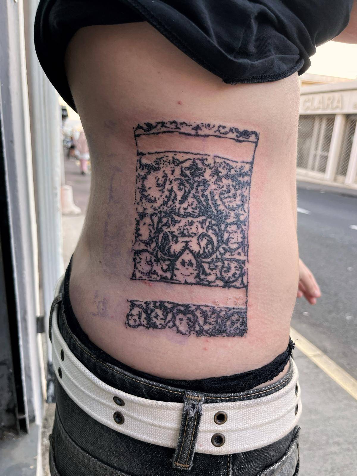 Tatouage œil soleil stamp cheville
